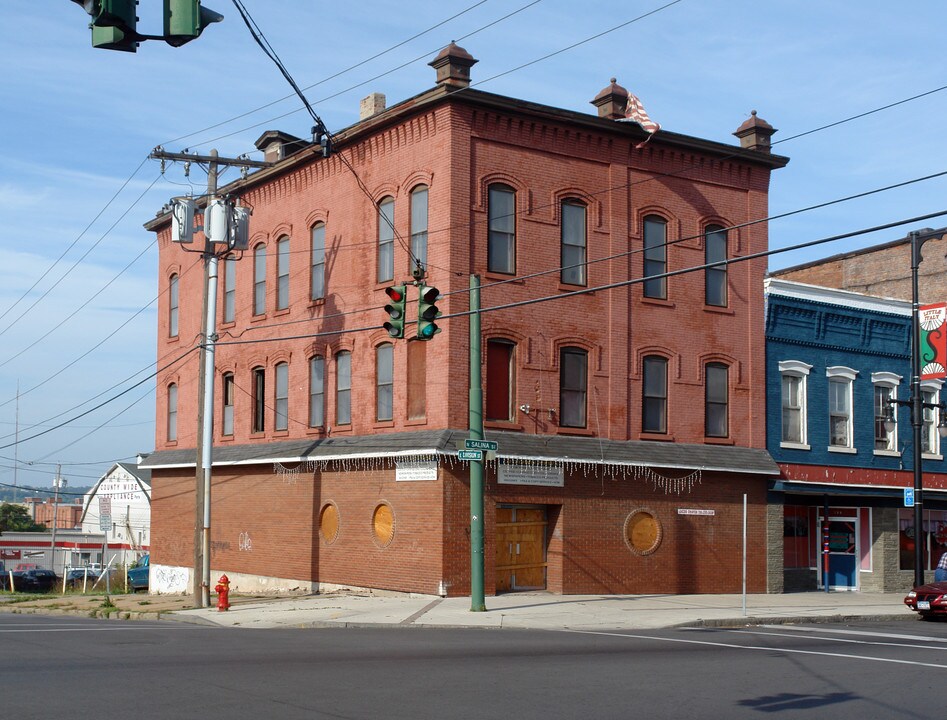 701 N Salina St in Syracuse, NY - Building Photo