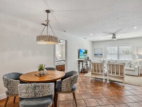 510 106th Ave N in Naples, FL - Foto de edificio - Building Photo