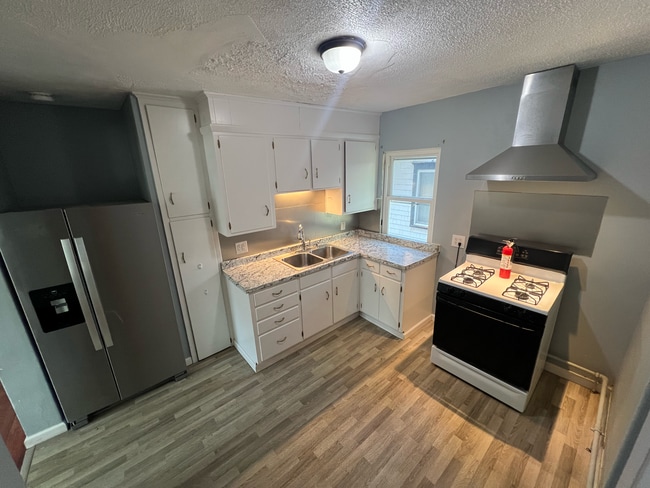 property at 1909 Riverview Dr