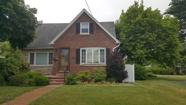 42 Moreland Ave, Unit 1st Floor - 3 Beds in Albany, NY - Foto de edificio - Building Photo