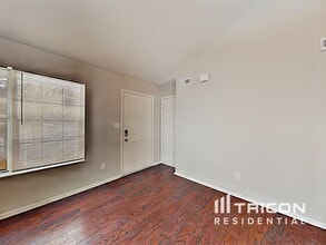 3737 W 42nd Terrace in Indianapolis, IN - Foto de edificio - Building Photo