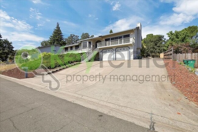 property at 3556 Mesa Verdes Dr