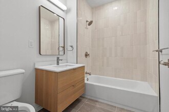 225 N 12th St-Unit -202 in Philadelphia, PA - Foto de edificio - Building Photo