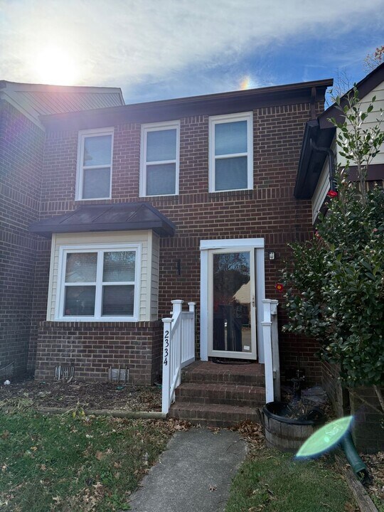 2334 Meadows Landing in Chesapeake, VA - Foto de edificio