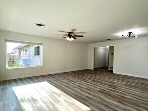 561 Mockingbird Ln in Kerrville, TX - Building Photo - Building Photo