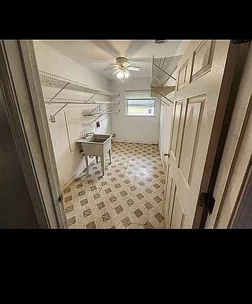 9 W Adams Dr in Sauget, IL - Foto de edificio - Building Photo