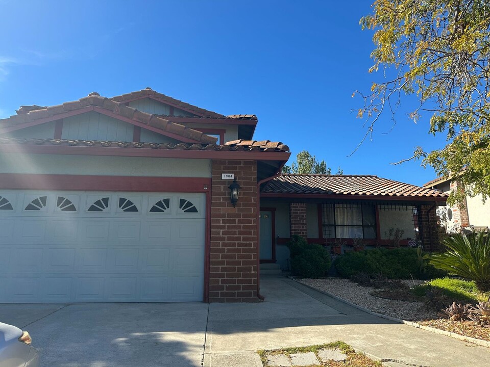 1904 Yellowstone Ct in Antioch, CA - Foto de edificio