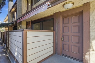 1348 N Orange Dr, Unit #4 in Los Angeles, CA - Building Photo - Building Photo