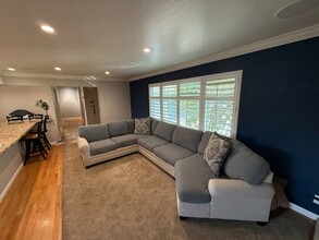451 De Anza Ave in San Carlos, CA - Building Photo - Building Photo