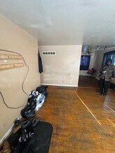 622 W York Ave in Flint, MI - Foto de edificio - Building Photo