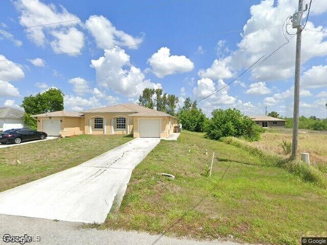 151 Pennfield St in Lehigh Acres, FL - Foto de edificio