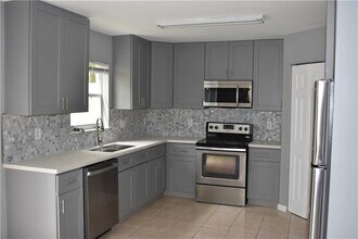 1199 Imperial Lake Rd in West Palm Beach, FL - Building Photo - Building Photo