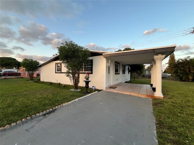 20701 NW 34th Ct in Miami Gardens, FL - Foto de edificio - Building Photo