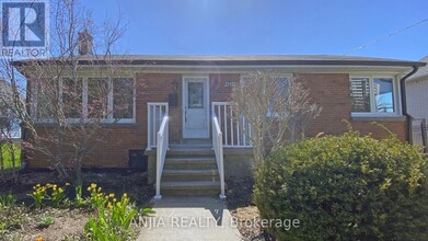 4104 Hickory Dr in Mississauga, ON - Building Photo - Building Photo