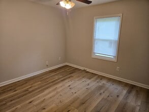 4803 E Indian Trail in Louisville, KY - Building Photo - Building Photo