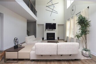 451 Carmichael Cir in Canton, GA - Foto de edificio - Building Photo