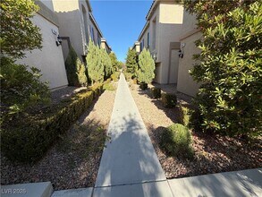 9642 Volk Ave in Las Vegas, NV - Building Photo - Building Photo