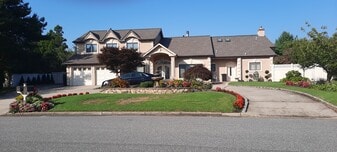 16 Eastwood Pl in Commack, NY - Building Photo
