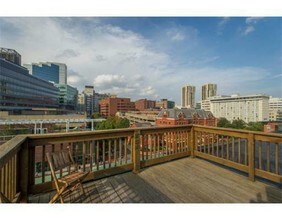 5 Grove St, Unit 3 in Boston, MA - Foto de edificio - Building Photo