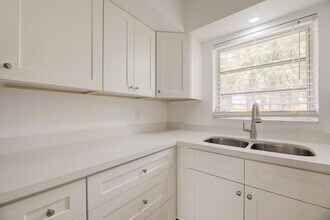 1017 NW 30th Ct, Unit 1 in Wilton Manors, FL - Building Photo - Building Photo