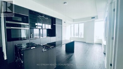11-4811 Yorkville Ave in Toronto, ON - Building Photo - Building Photo