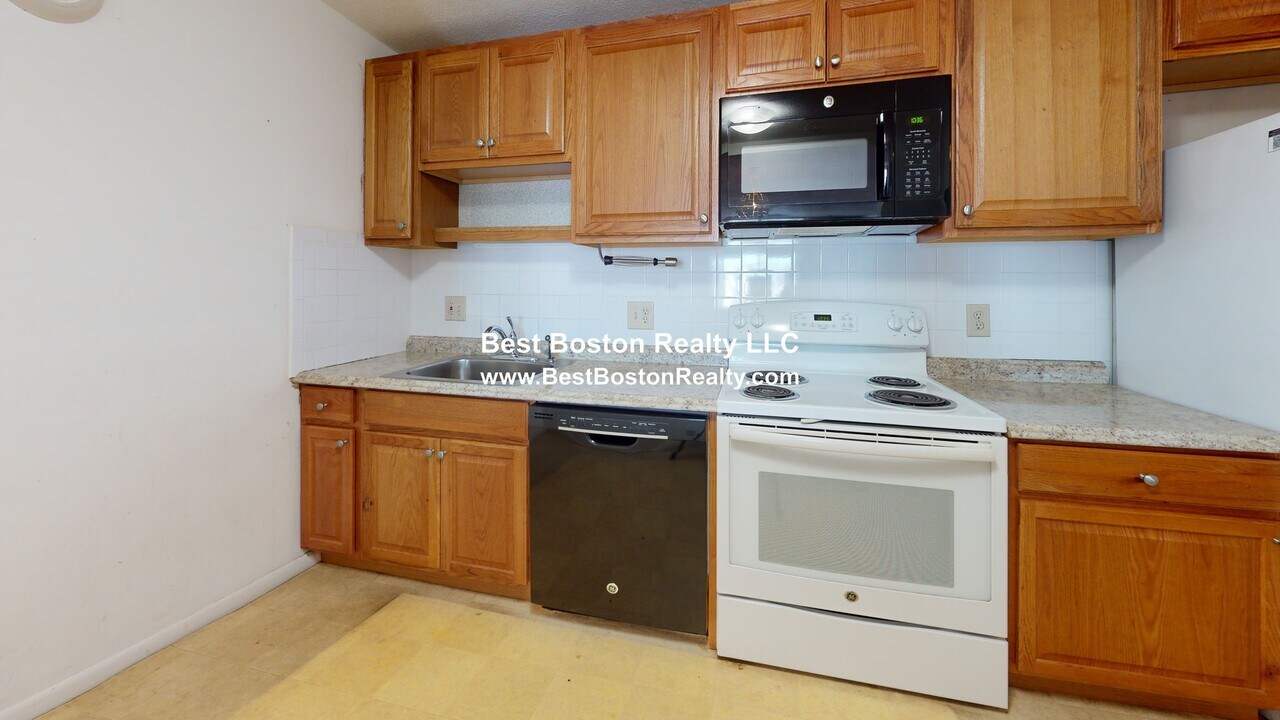 435 Shirley St, Unit 37 in Winthrop, MA - Building Photo