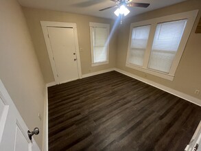 1728 Hays St, Unit 1 in San Antonio, TX - Building Photo - Building Photo
