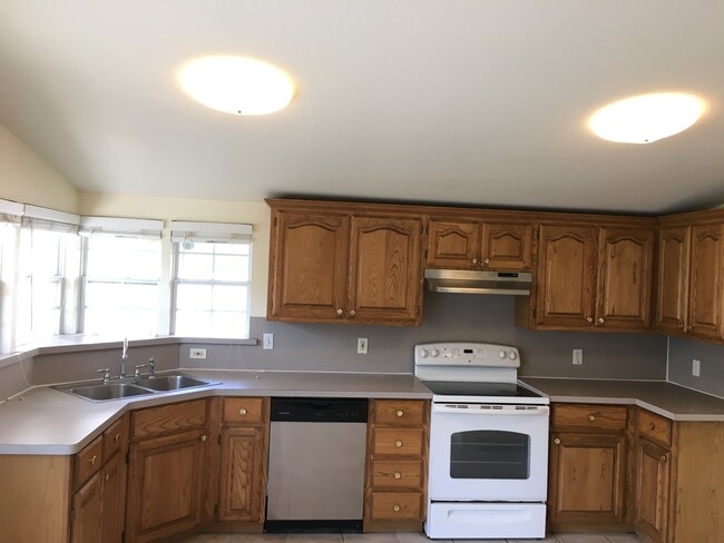 1413 Glouchester Dr in Garland, TX - Building Photo - Building Photo