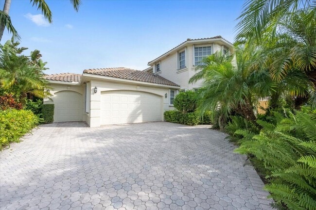 property at 2514 Players Ct