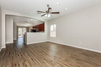 1352 E Clifton Ave in Gilbert, AZ - Foto de edificio - Building Photo