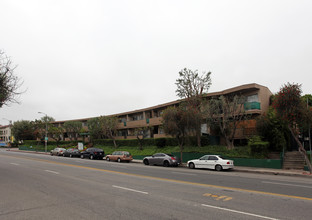 Encino Plaza Apartments in Encino, CA - Building Photo - Building Photo