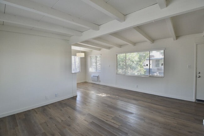 6125 Whitsett Ave, Unit 07 in Los Angeles, CA - Foto de edificio - Building Photo