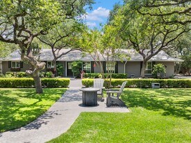 132 Wagon Trail Rd in Shavano Park, TX - Building Photo