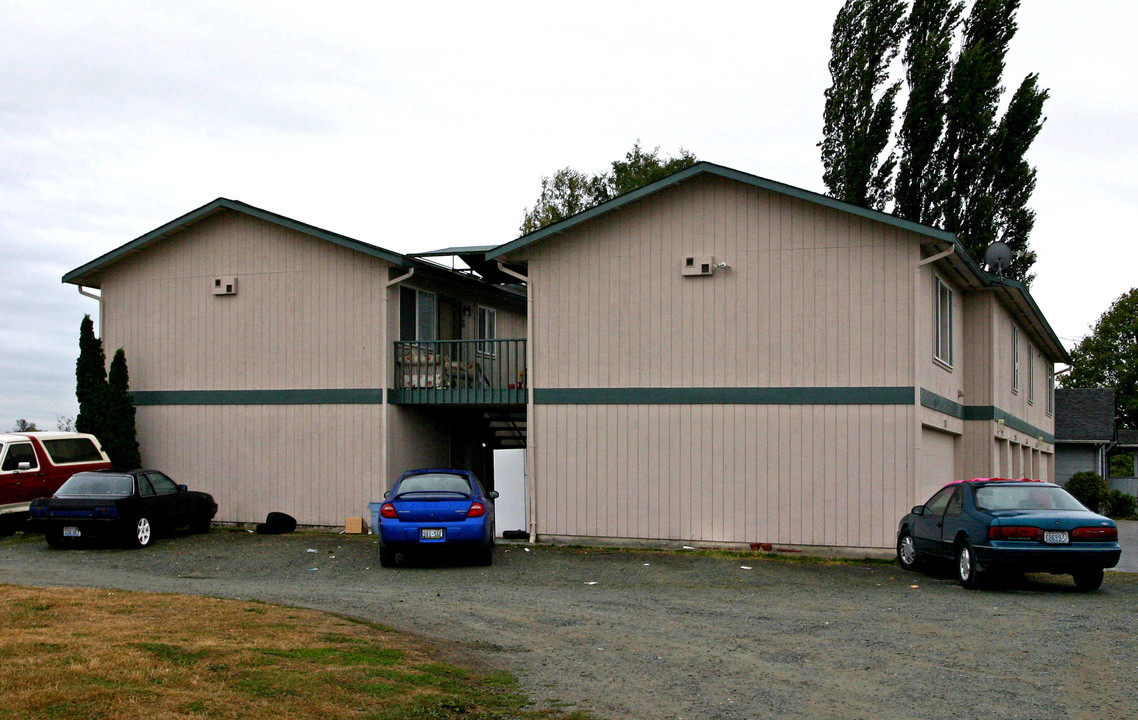 3 Duplex Buildings in Stanwood, WA - Building Photo