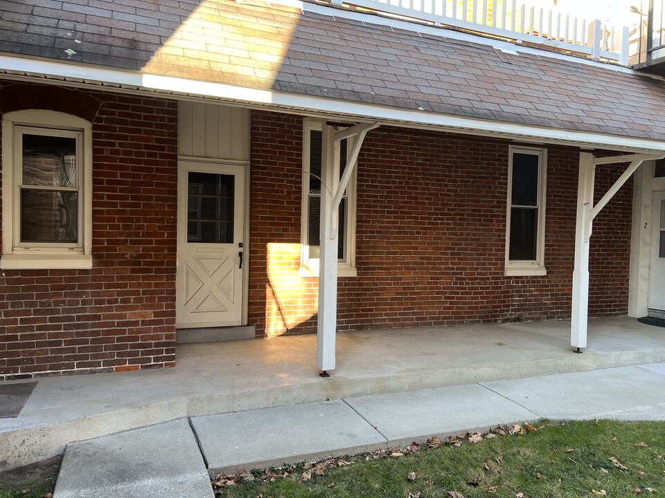 400 E Philadelphia Ave, Unit #1 in Boyertown, PA - Foto de edificio