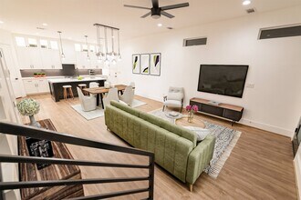 1206 Hamblen St in Houston, TX - Building Photo - Building Photo