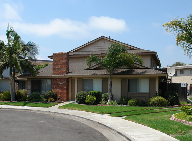 17051 Grove Cir in Huntington Beach, CA - Building Photo - Building Photo