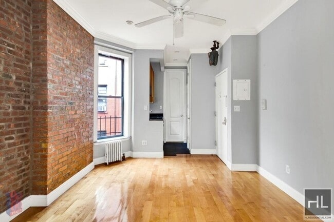 Mott Street, Unit 16 in New York, NY - Building Photo - Building Photo