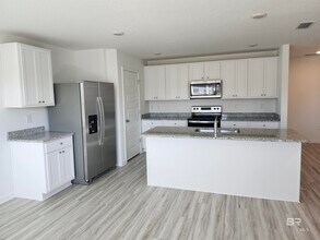 22242 Aleutian Ave in Foley, AL - Foto de edificio - Building Photo