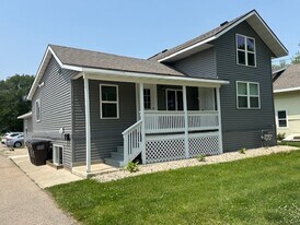420 S Franklin St, Unit Lower in Whitewater, WI - Building Photo