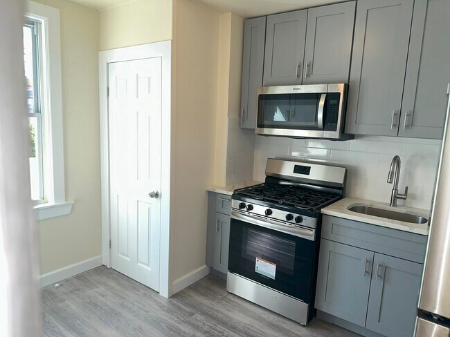 9 Covert Ave in Elmont, NY - Building Photo - Building Photo