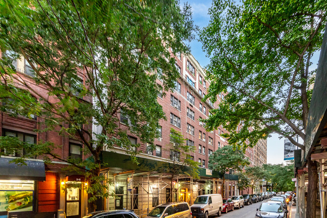 16 E 98th St in New York, NY - Foto de edificio - Building Photo