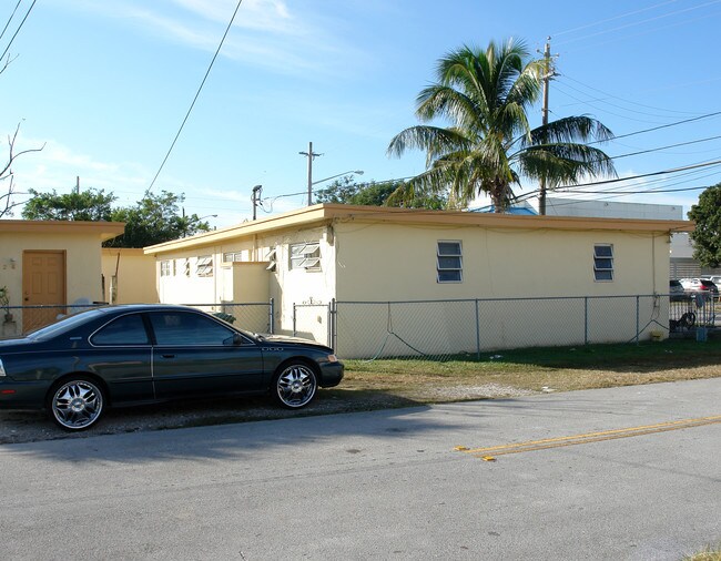 651-667 SW 4th Ave in Homestead, FL - Building Photo - Building Photo