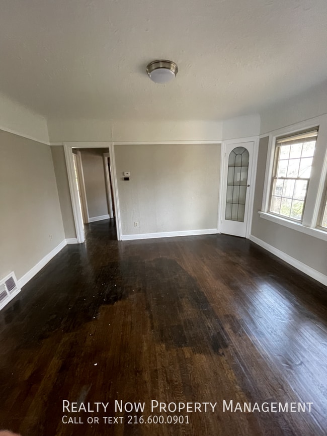 3614 Lynnfield Rd, Unit UP in Shaker Heights, OH - Foto de edificio - Building Photo