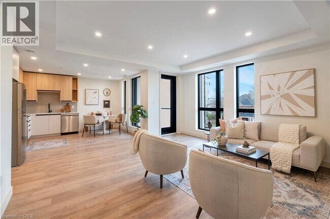 4390 Hillview Dr in Beamsville, ON - Building Photo - Building Photo