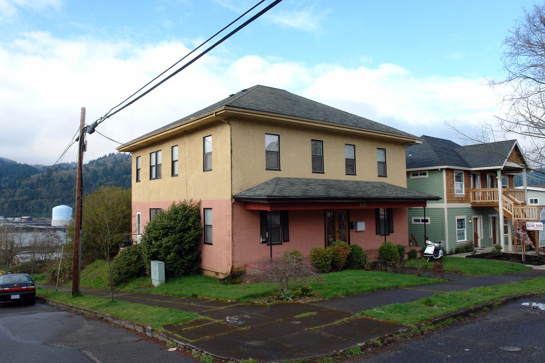 8208 N Edison St in Portland, OR - Foto de edificio