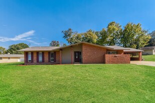 463 Larkwood Dr in Montgomery, AL - Building Photo