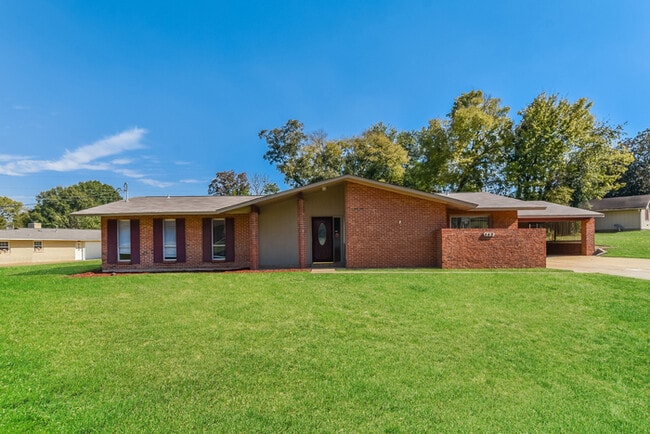 property at 463 Larkwood Dr