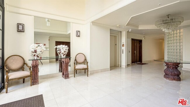 10555 Ashton Ave in Los Angeles, CA - Building Photo - Building Photo