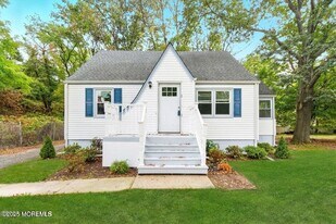 174 Alcoa Ave in Edison, NJ - Building Photo